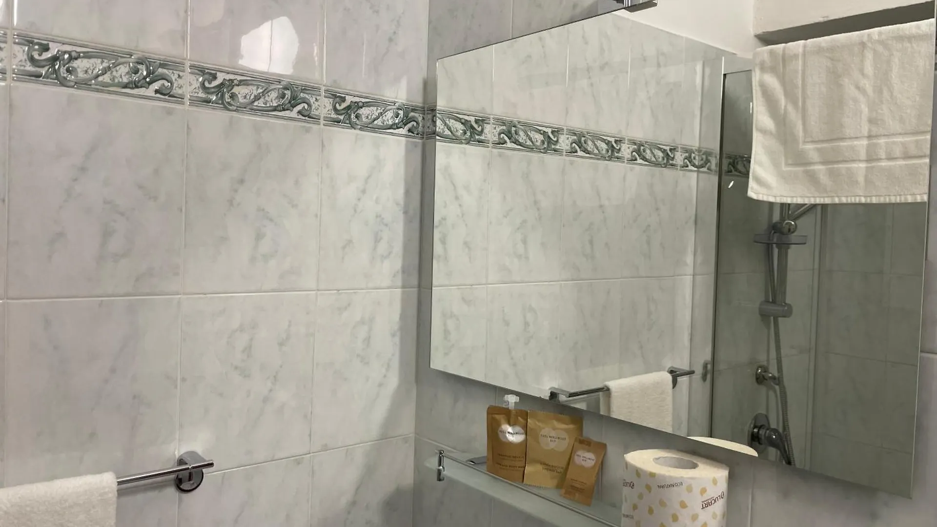 Luisa Room Sampieri 0*,  İtalya