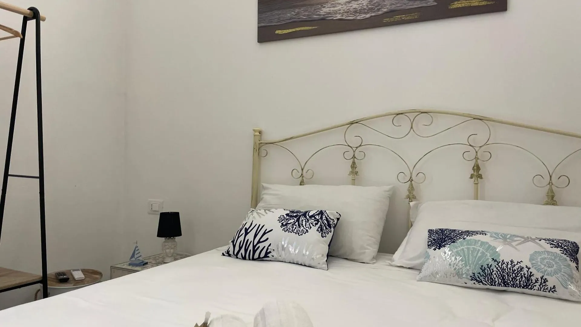 Luisa Room Sampieri